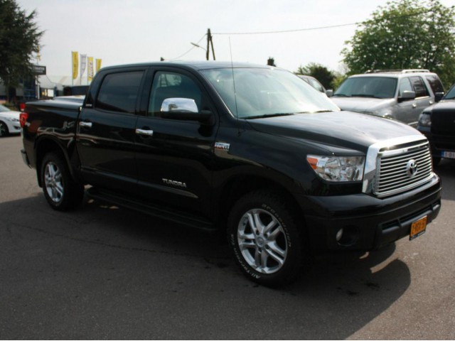 Toyota Tundra LIMITED CREW MAX 2012