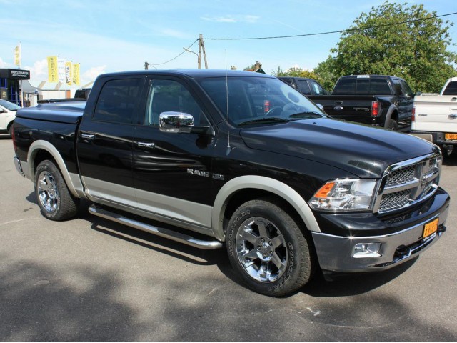 Dodge Ram 1500 LARAMIE 4X4 5.7L 2011